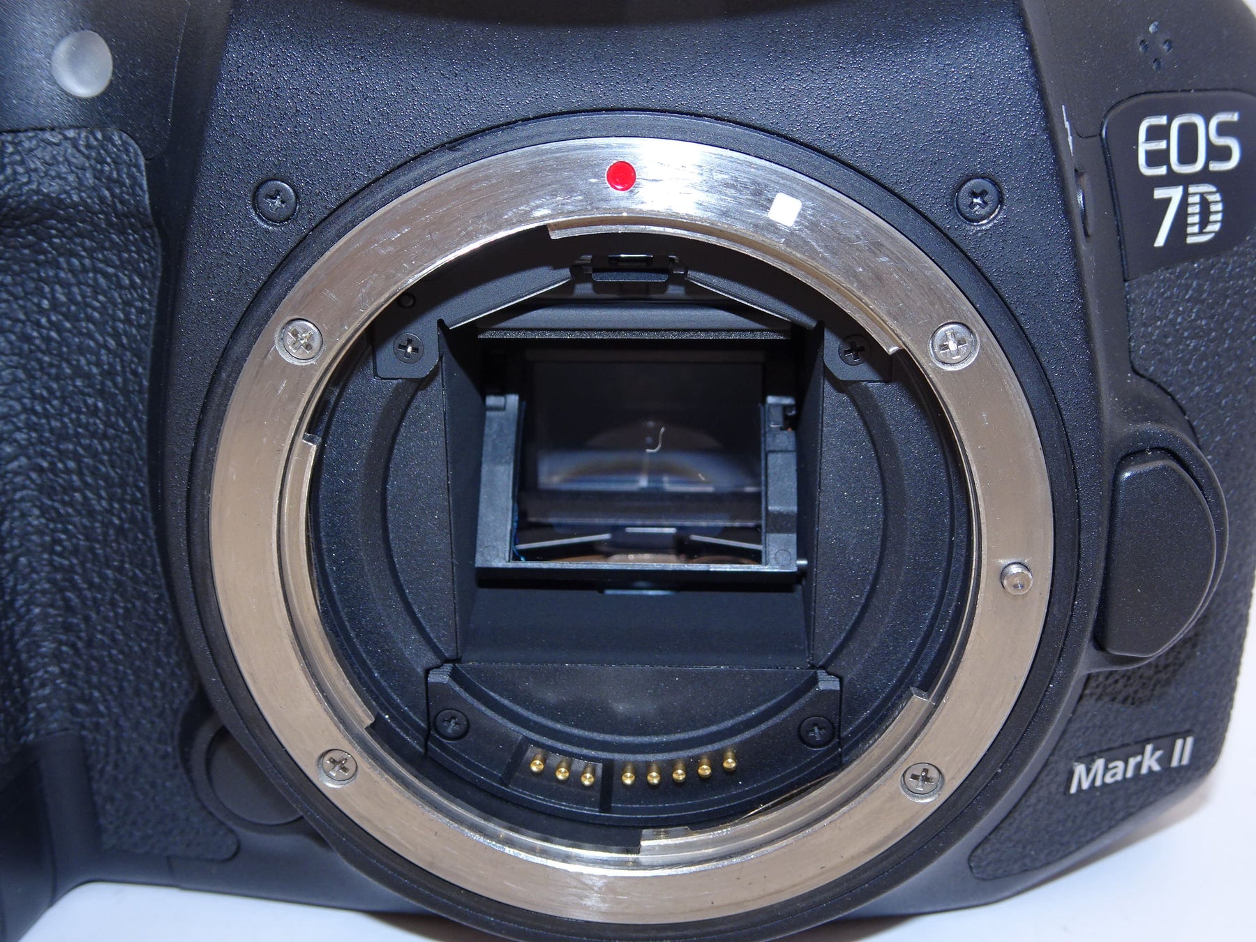 【外観特上級】Canon デジタル一眼レフカメラ EOS 7D Mark IIボディ EOS7DMK2