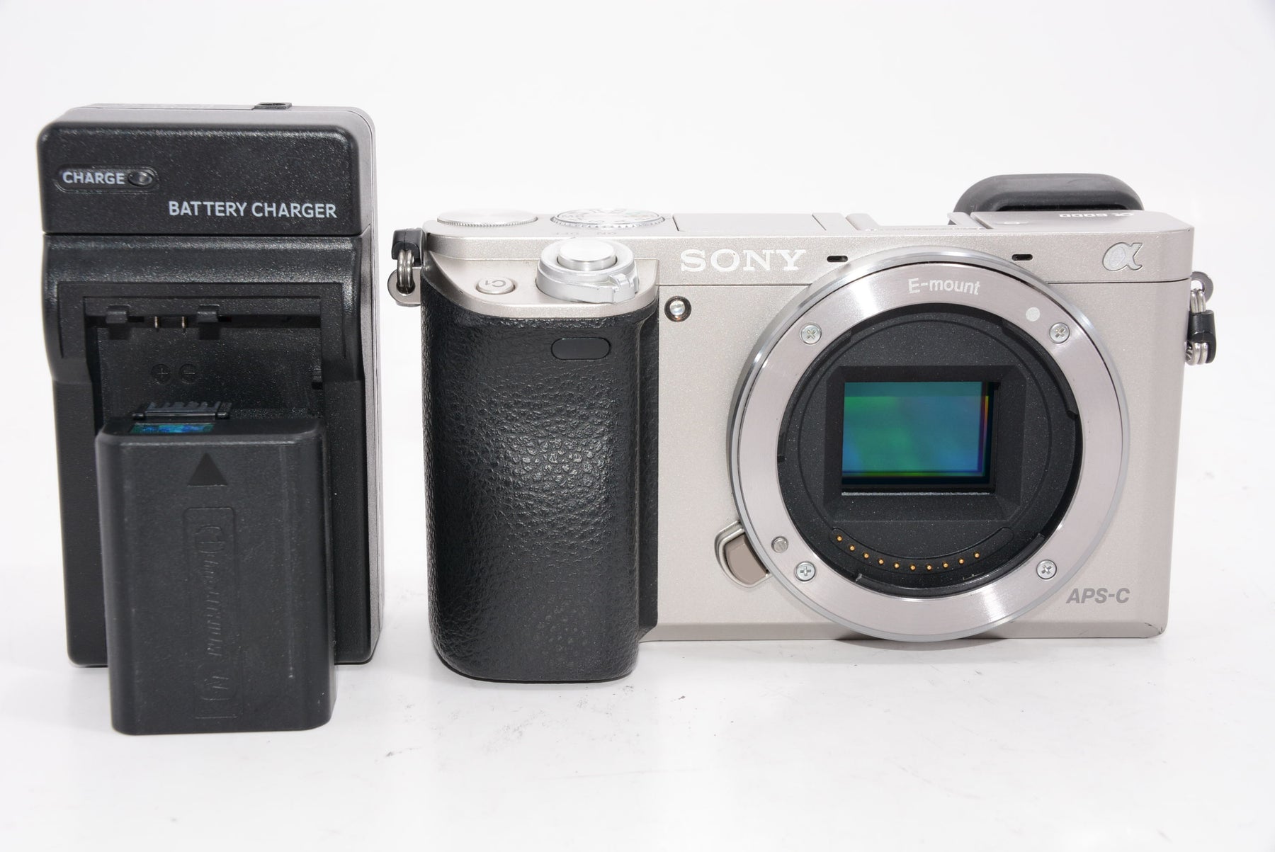 【オススメ】SONY ミラーレス一眼 α6000 ボディ シルバー ILCE-6000 S