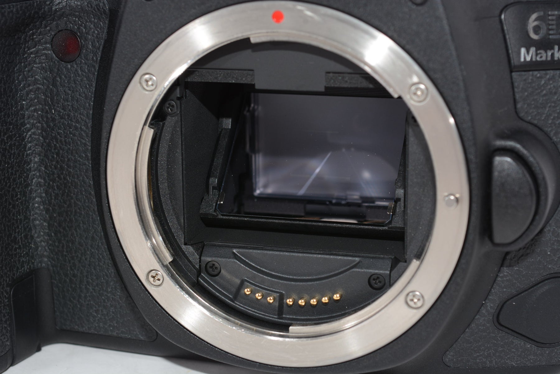 【外観特上級】Canon デジタル一眼レフカメラ EOS 6D Mark II ボディー EOS6DMK2