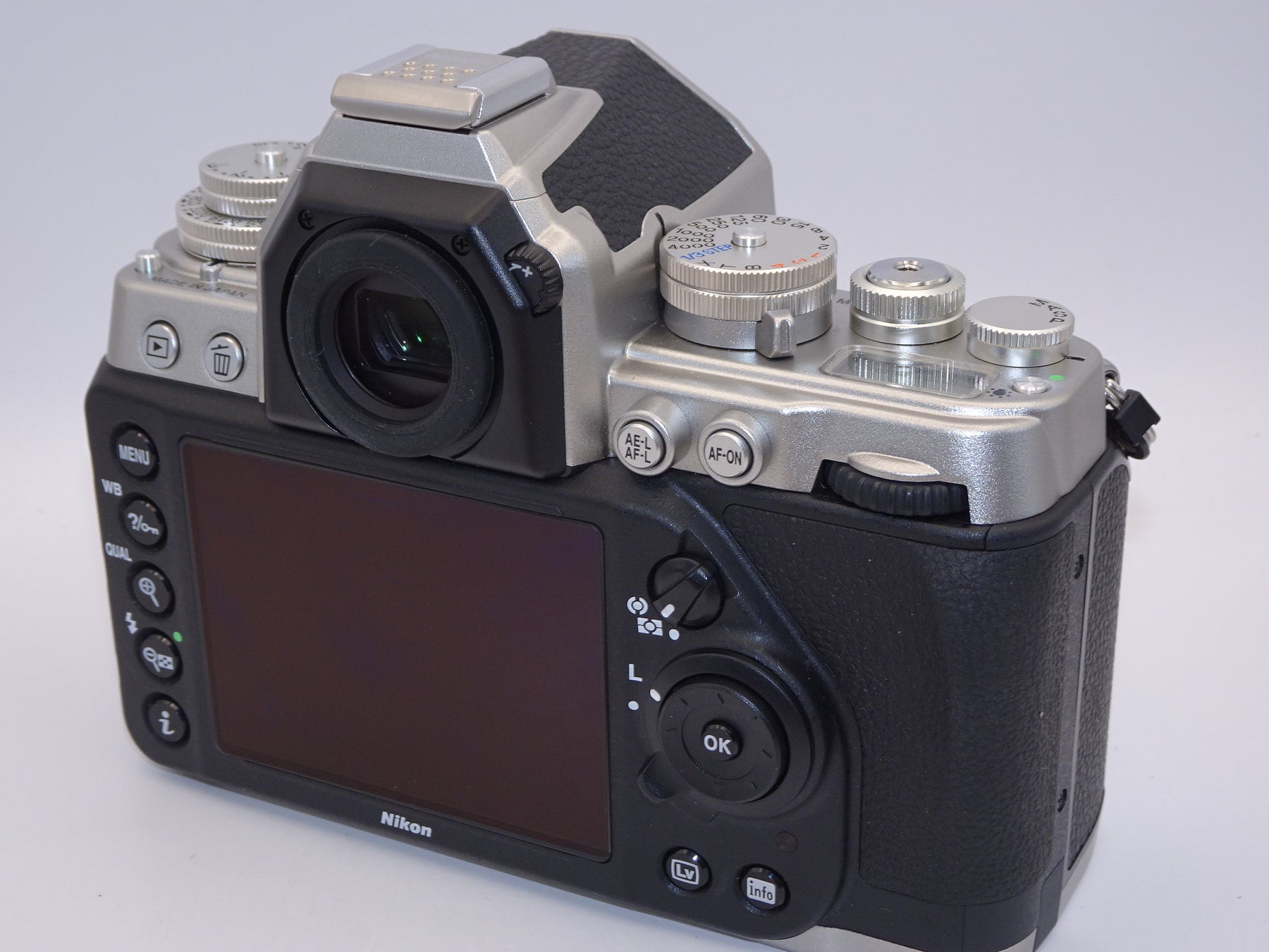 【ほぼ新品】Nikon デジタル一眼レフカメラ Df シルバーDFSL