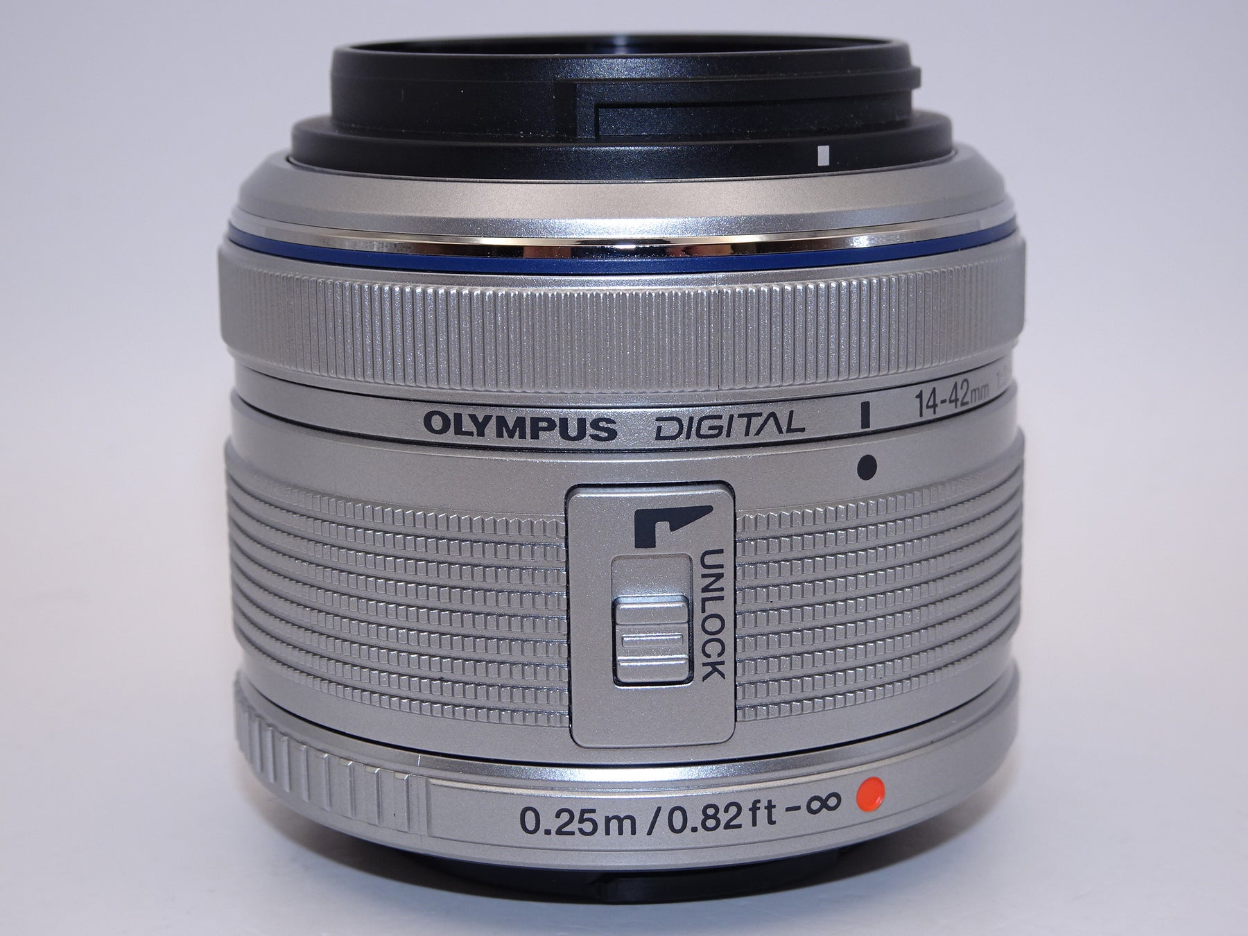 【外観特上級】OLYMPUS 標準ズームレンズ M.ZUIKO DIGITAL 14-42mm F3.5-5.6 II R シルバー
