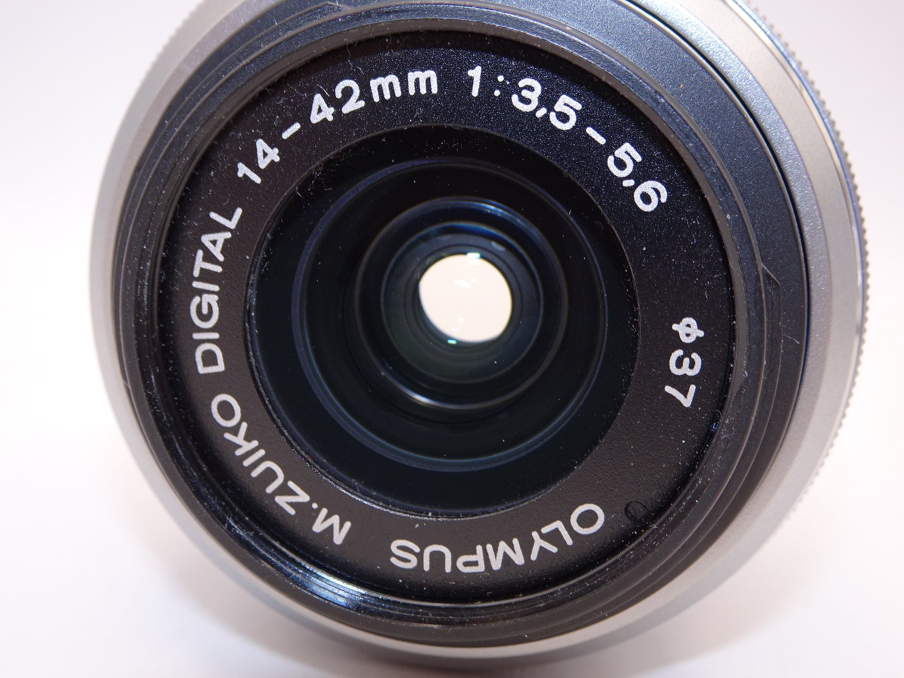 【外観特上級】OLYMPUS 標準ズームレンズ M.ZUIKO DIGITAL 14-42mm F3.5-5.6 II R シルバー