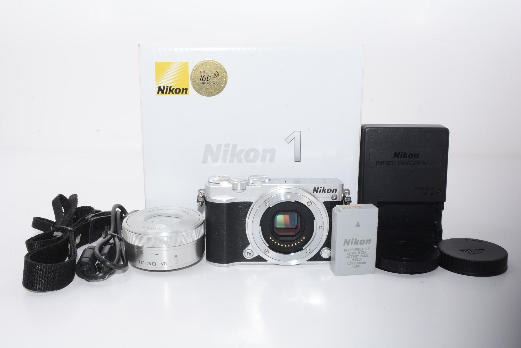【外観並級】Nikon ミラーレス一眼 Nikon1 J5 標準パワーズームレンズキット シルバー J5HPLKSL