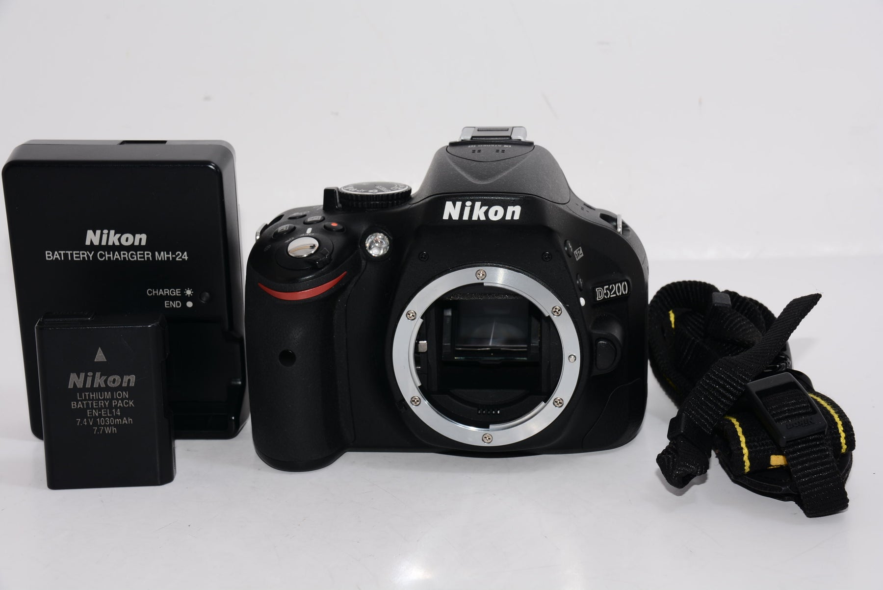 【外観特上級】Nikon デジタル一眼レフカメラ D5200 ボディー ブラック D5200BK