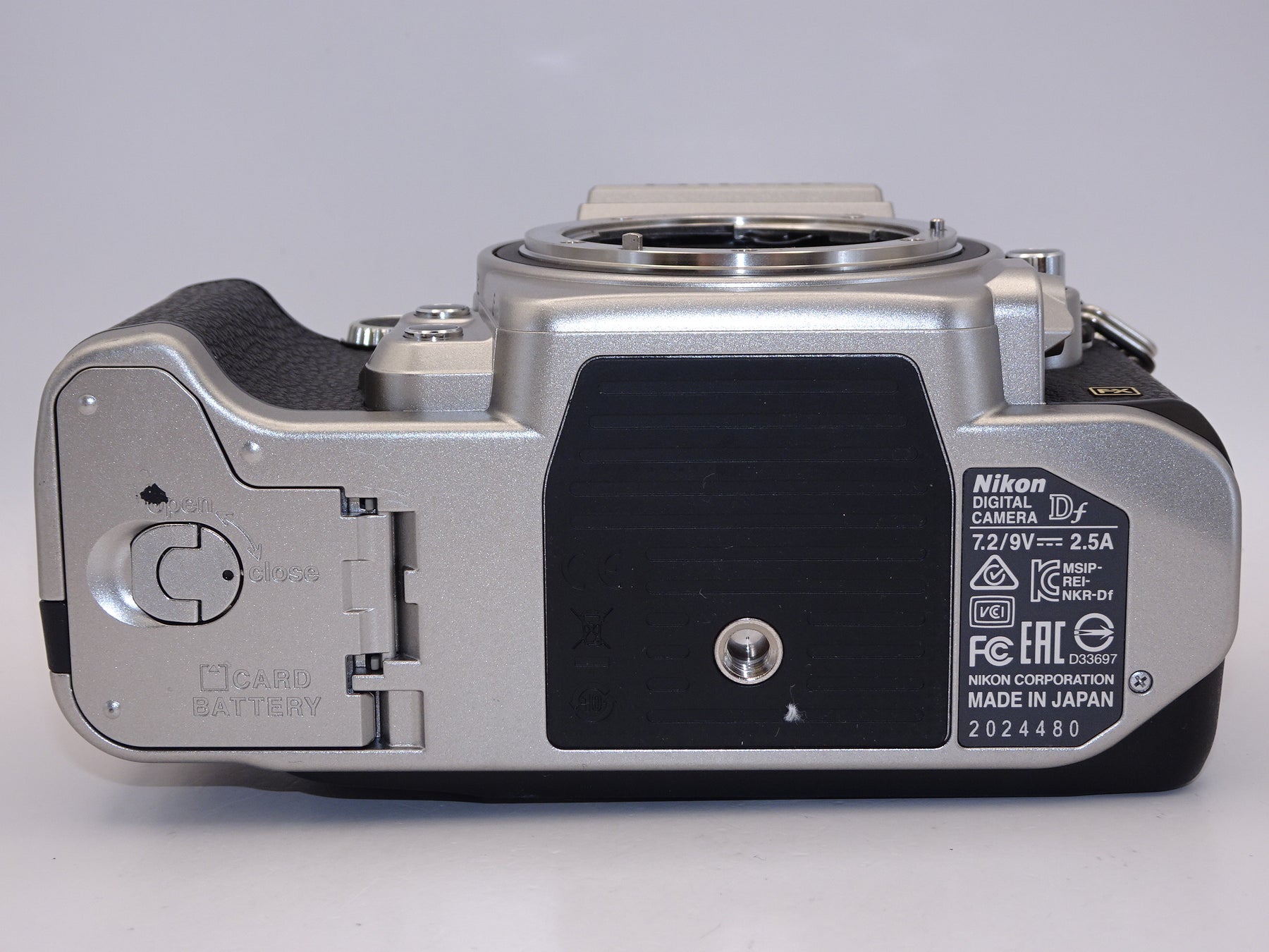 【ほぼ新品】Nikon デジタル一眼レフカメラ Df シルバーDFSL