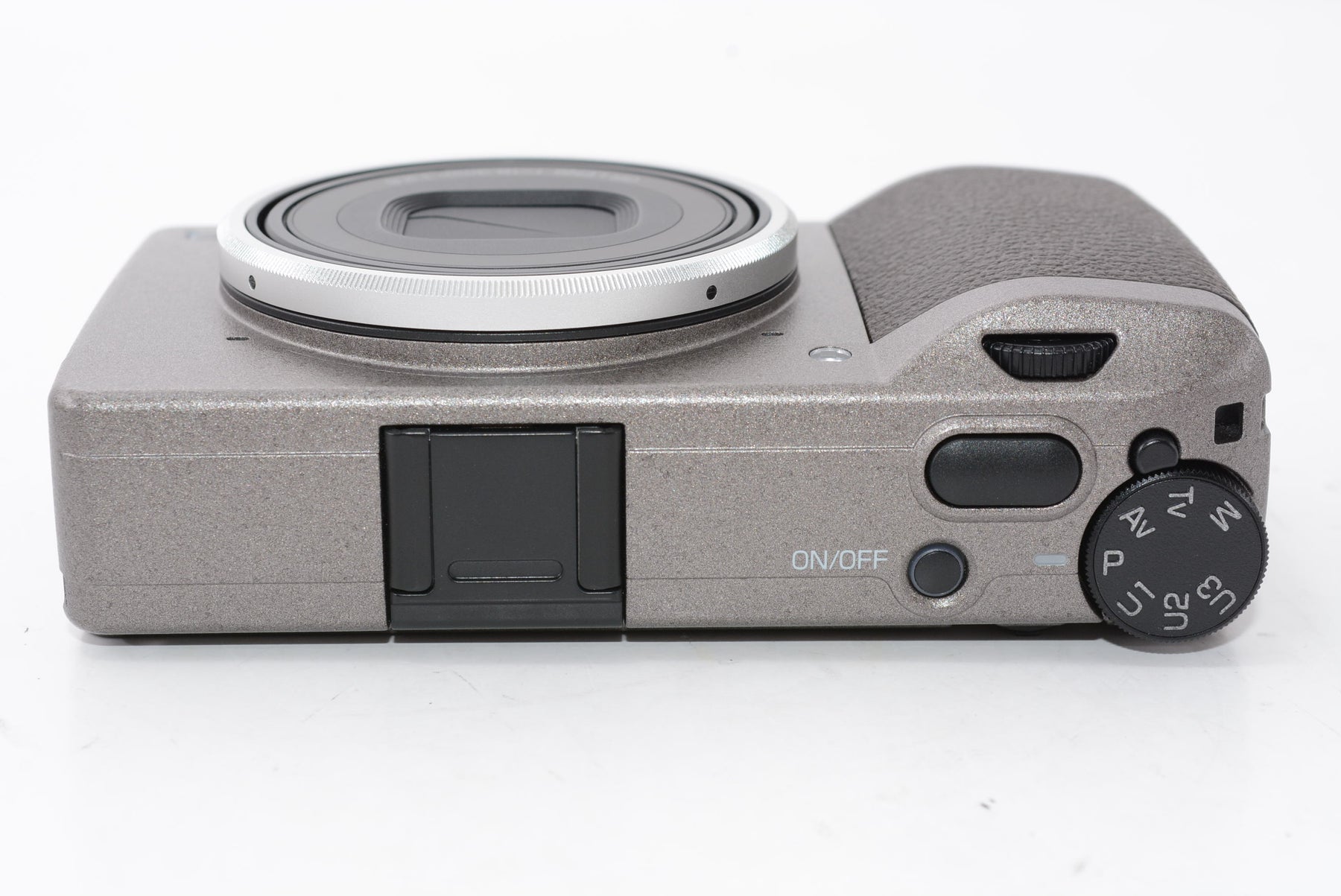 【開封済未使用品】RICOH GR III Diary Edition メタリックウォームグレー デジタルカメラ 【焦点距離 28mm / 24.2M APS-Cサイズ大型CMOSセンサー搭載/最強のスナップシュータ― / 約0.8秒 高速起動/高速ハイブリッドAF/高解像・高コントラスト GRレンズ / 3軸・4段 手ぶれ補正機構 SR】 GRIII GR3