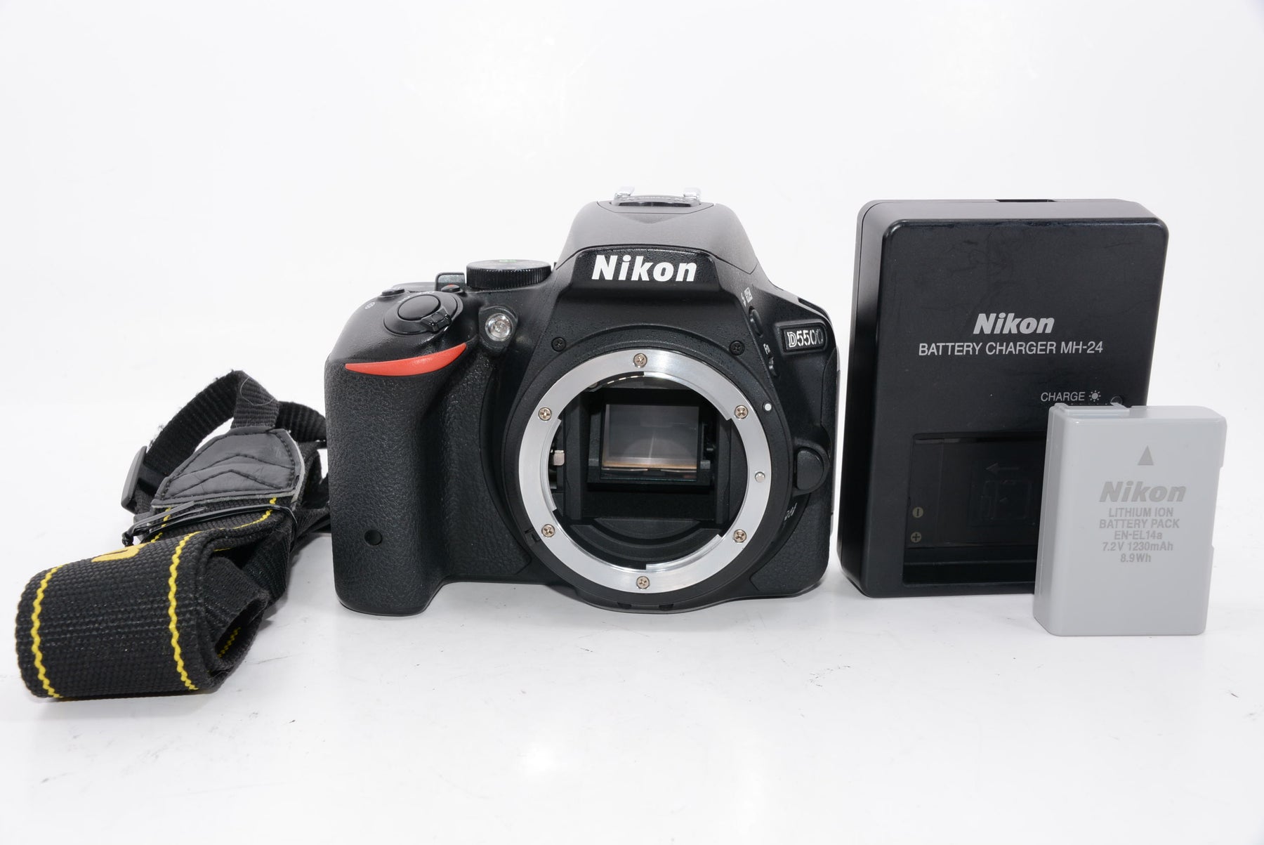【外観特上級】Nikon デジタル一眼レフカメラ D5500 ボディー ブラック 2416万画素 3.2型液晶 タッチパネル D5500BK