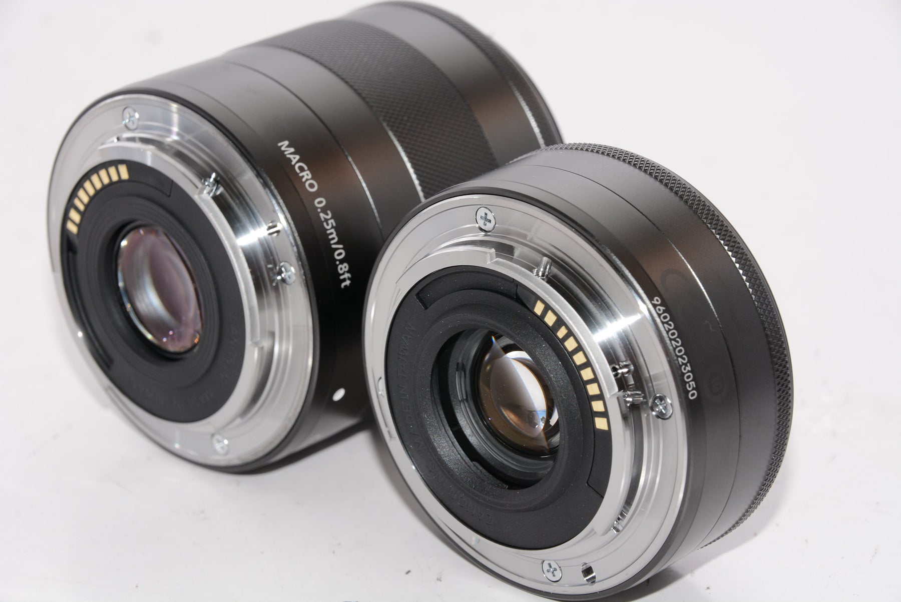 【外観特上級】Canon ミラーレス一眼カメラ EOS M ダブルレンズキット