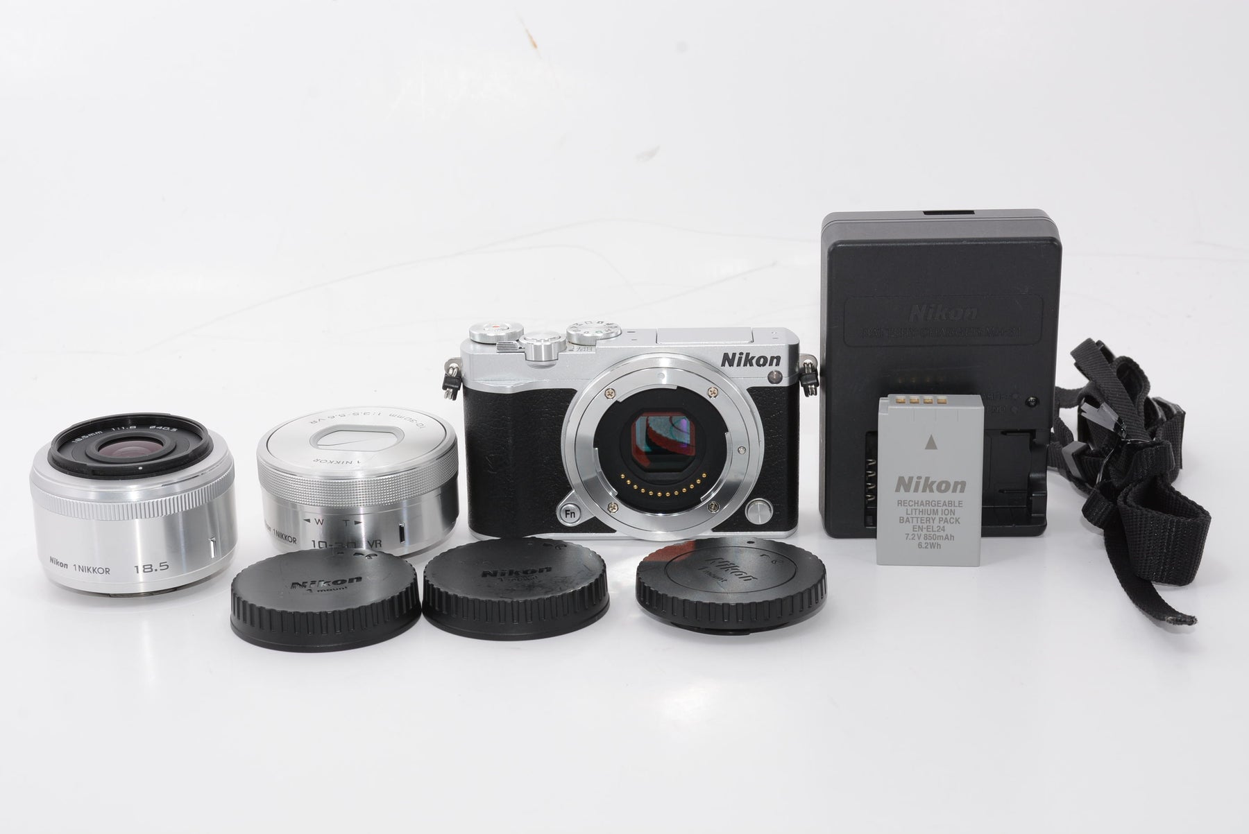 【外観特上級】Nikon ミラーレス一眼 Nikon1 J5 ダブルレンズキット シルバー J5WLKSL