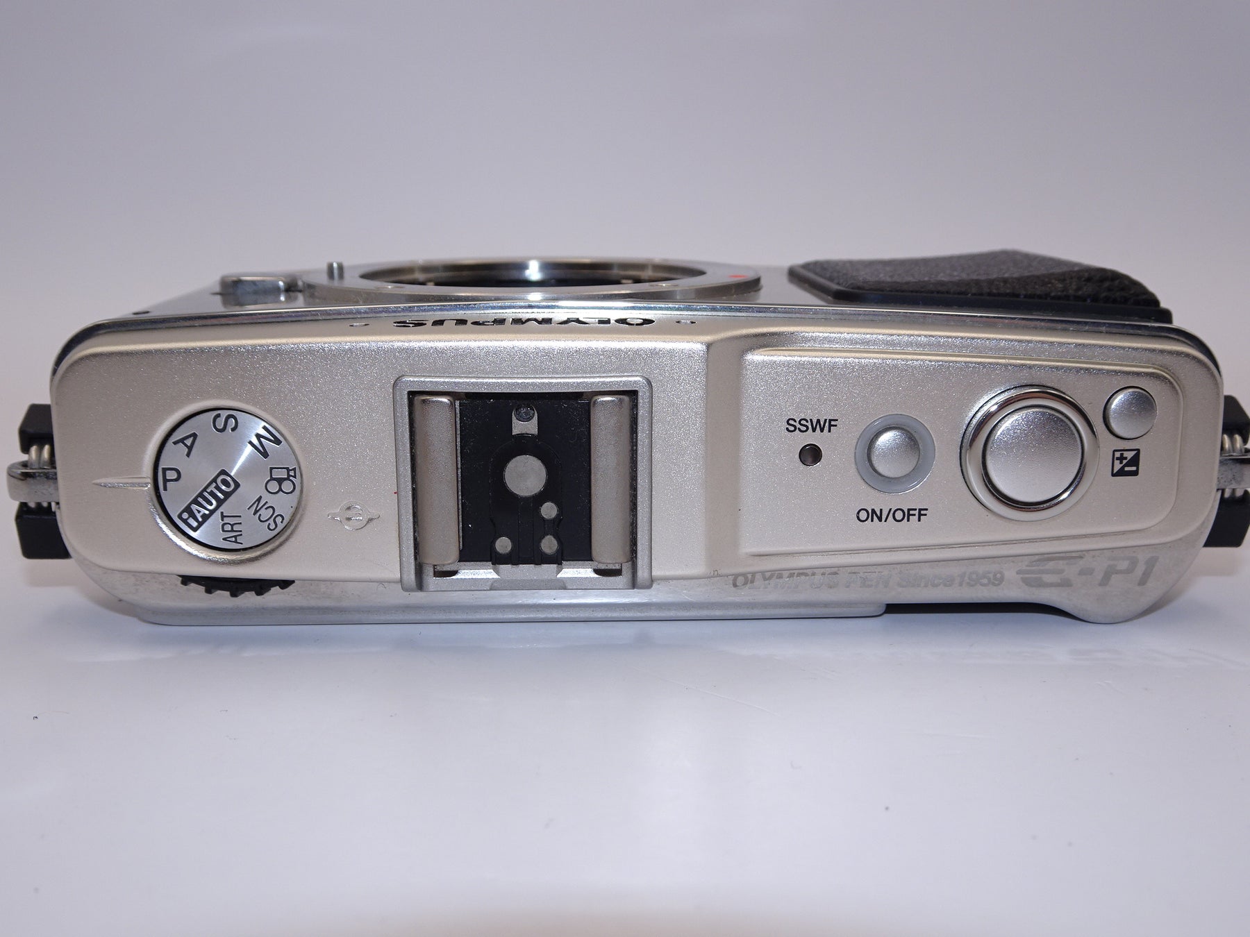 【外観特上級】OLYMPUS ミラーレス一眼 E-P1 ツインレンズキット シルバー E-P1 TKIT-SLV