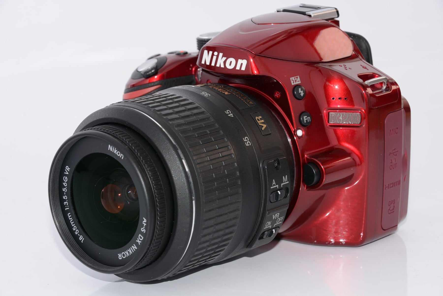 【オススメ】Nikon デジタル一眼レフカメラ D3200 レンズキット AF-S DX NIKKOR 18-55mm f/3.5-5.6G VR付属 レッド D3200LKRD