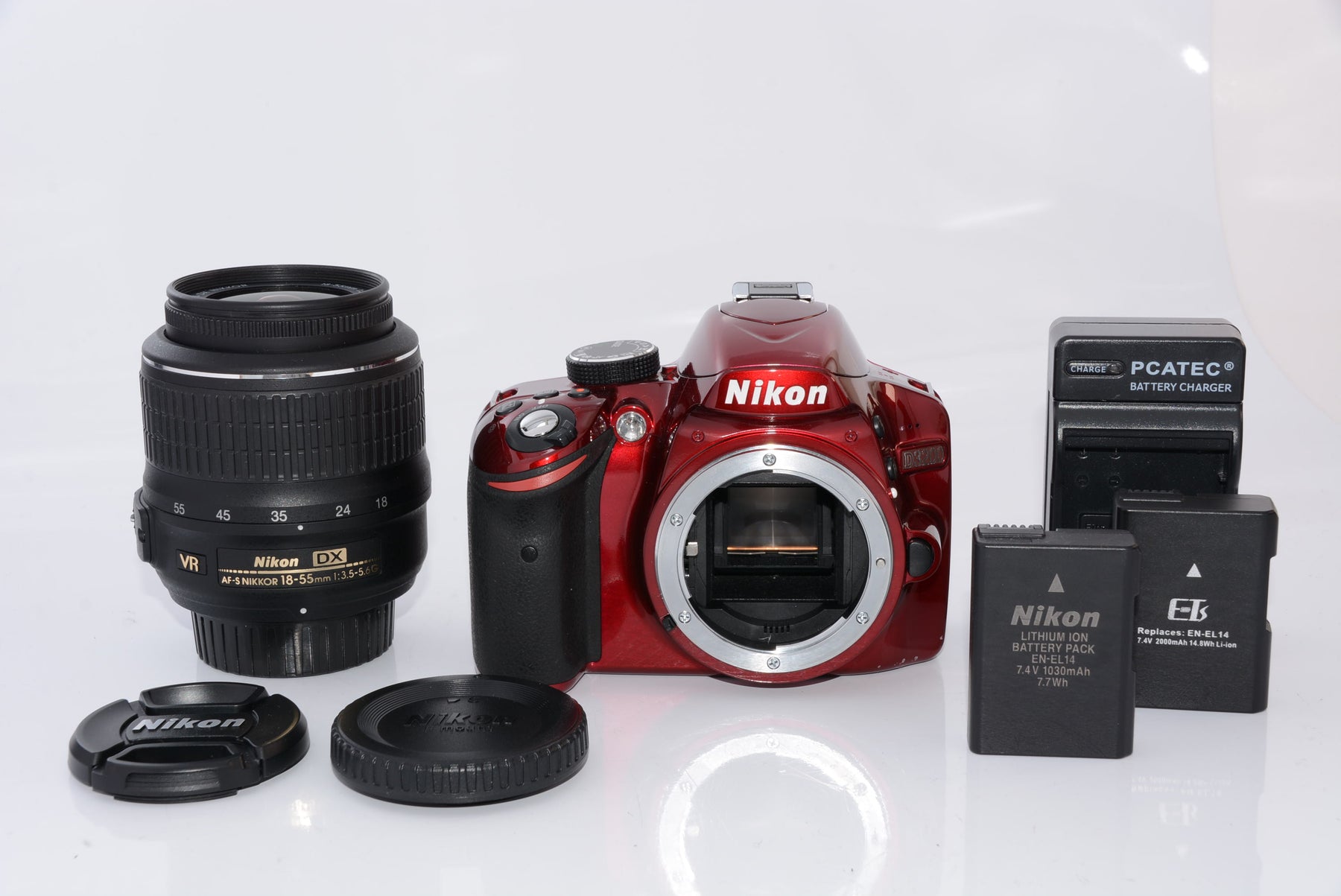 【オススメ】Nikon デジタル一眼レフカメラ D3200 レンズキット AF-S DX NIKKOR 18-55mm f/3.5-5.6G VR付属 レッド D3200LKRD