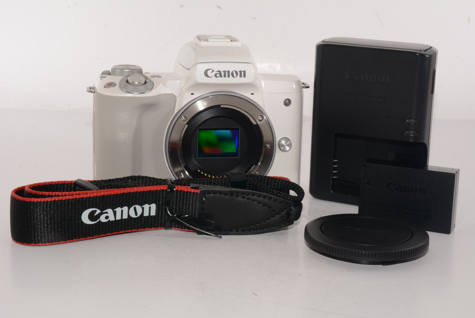 【外観特上級】Canon ミラーレス一眼カメラ EOS Kiss M ボディー ホワイト EOSKISSMWH-BODY
