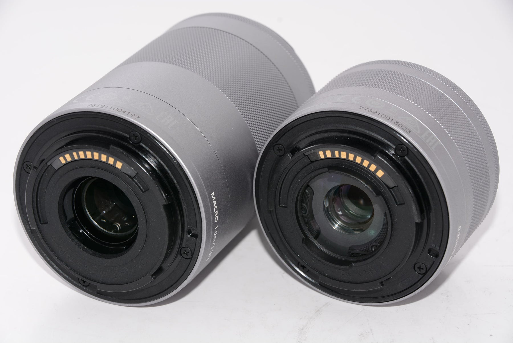 【外観特上級】Canon ミラーレス一眼カメラ EOS Kiss M ダブルズームキット ホワイト EOSKISSMWH-WZK