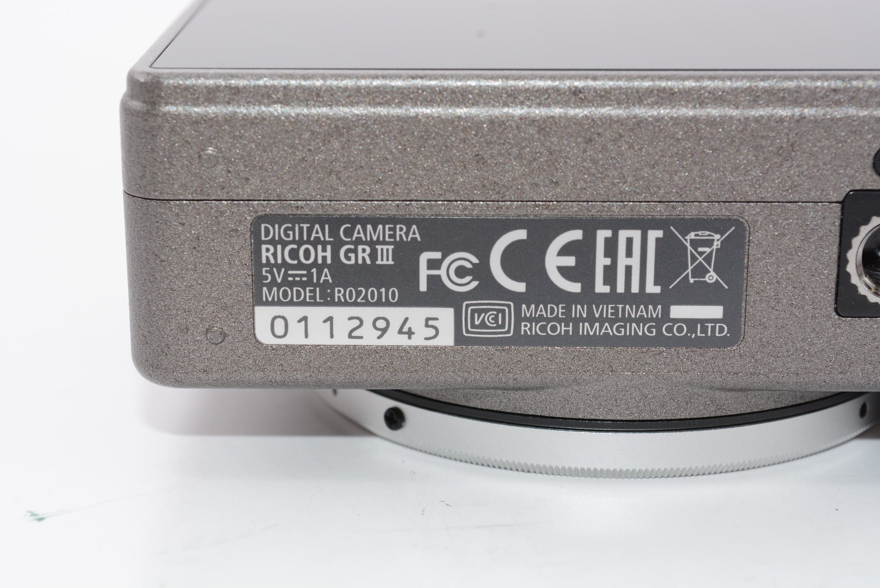 【開封済未使用品】RICOH GR III Diary Edition メタリックウォームグレー デジタルカメラ 【焦点距離 28mm / 24.2M APS-Cサイズ大型CMOSセンサー搭載/最強のスナップシュータ― / 約0.8秒 高速起動/高速ハイブリッドAF/高解像・高コントラスト GRレンズ / 3軸・4段 手ぶれ補正機構 SR】 GRIII GR3