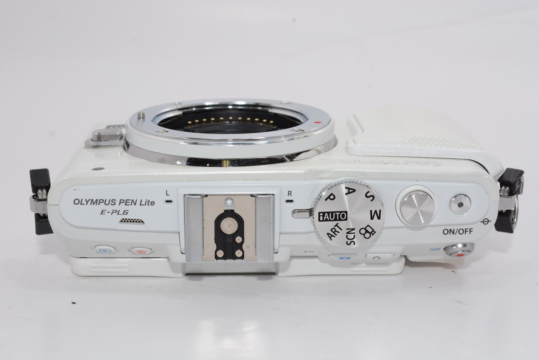 【外観並級】OLYMPUS ミラーレス一眼 PEN Lite E-PL6 ボディ ホワイト E-PL6 BODY WHT