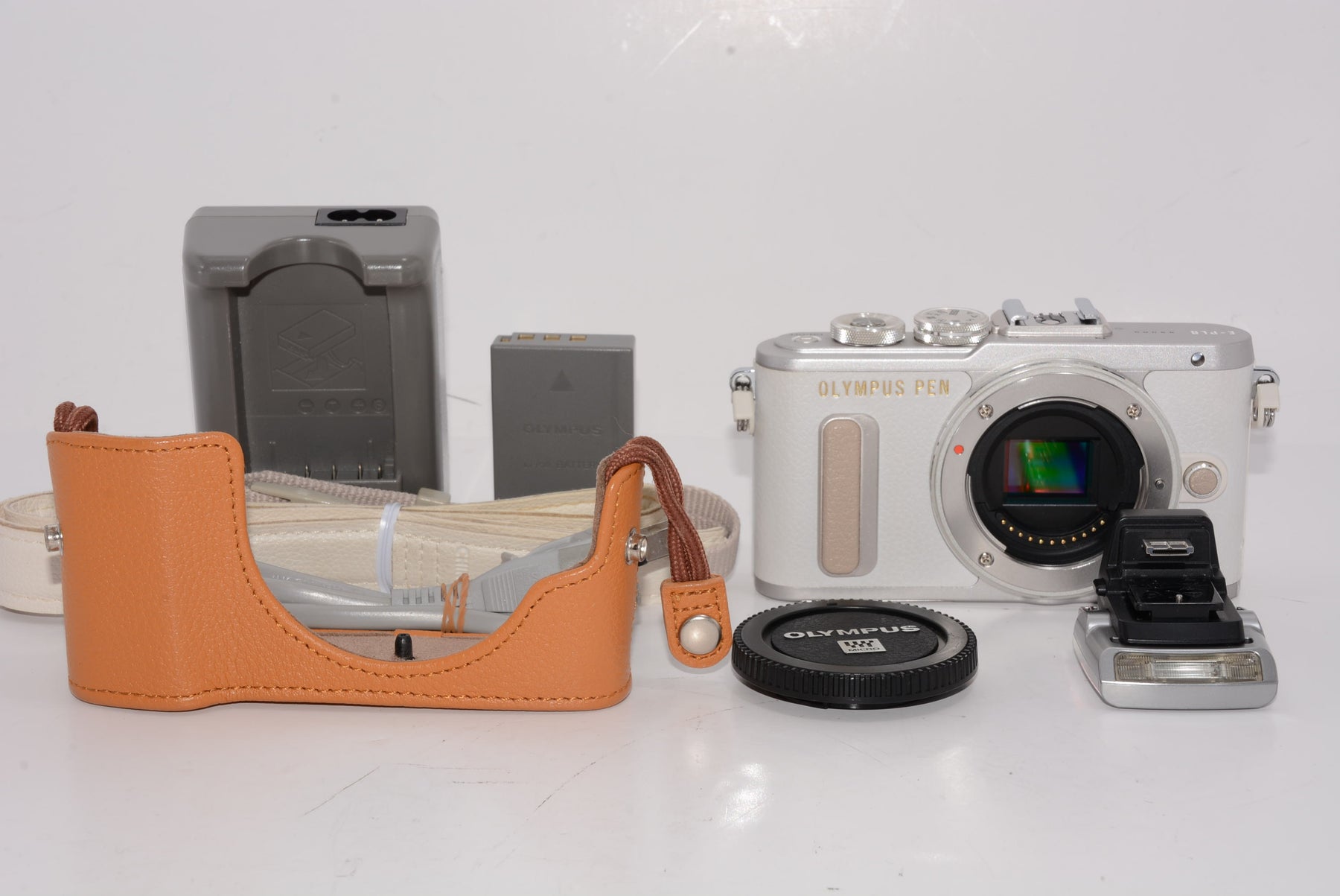 【外観特上級】OLYMPUS ミラーレス一眼 E-PL8 ボディー ホワイト
