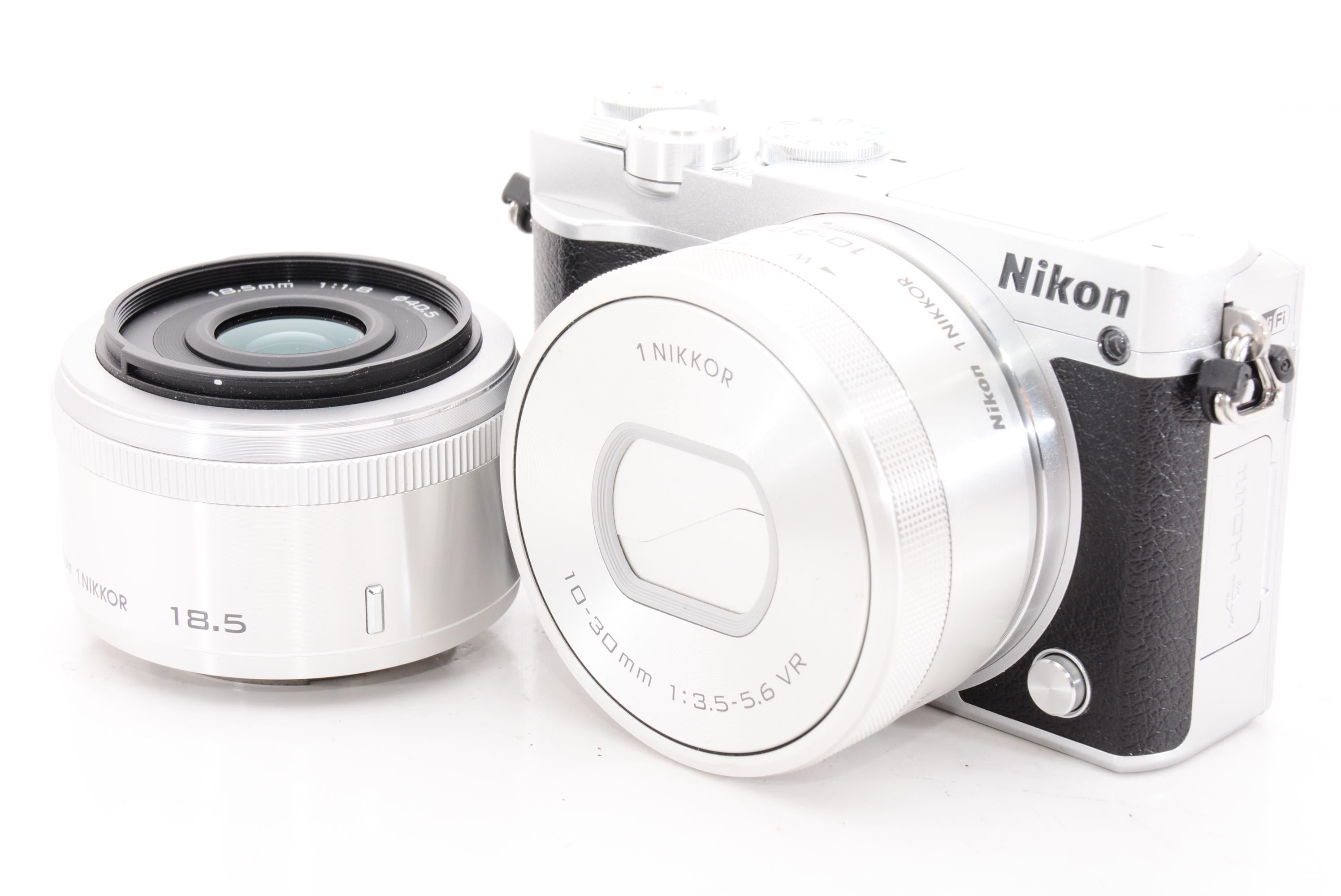 美品）Nikon1J5 ダブルレンズキット シルバー - デジタルカメラ