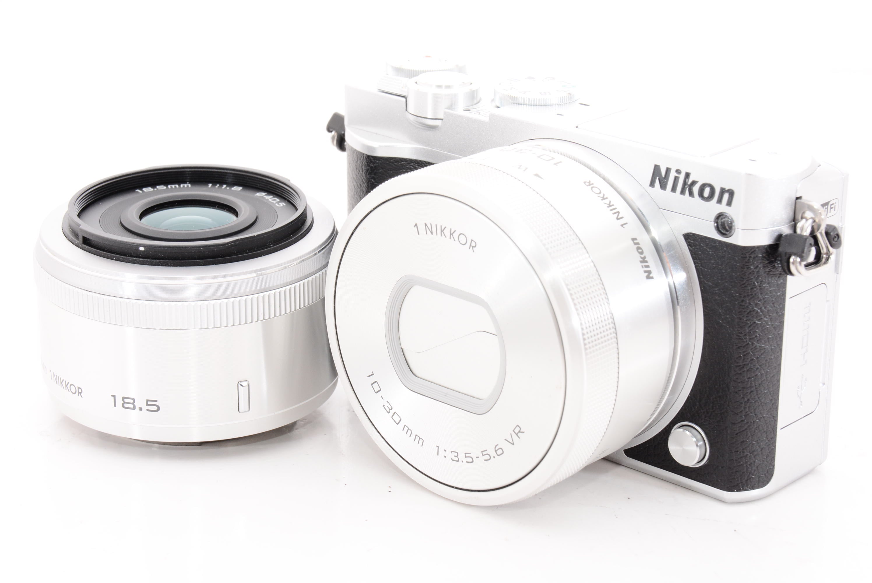 外観特上級】Nikon ミラーレス一眼 Nikon1 J5 ダブルレンズ