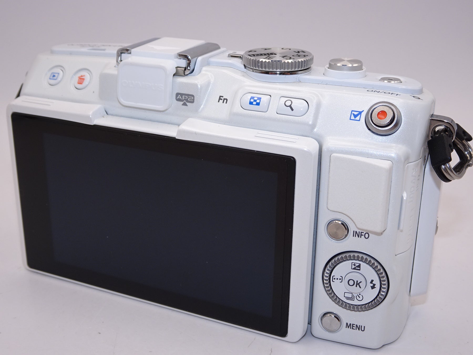 【外観並級】OLYMPUS ミラーレス一眼 PEN Lite E-PL6 ボディ ホワイト E-PL6 BODY WHT