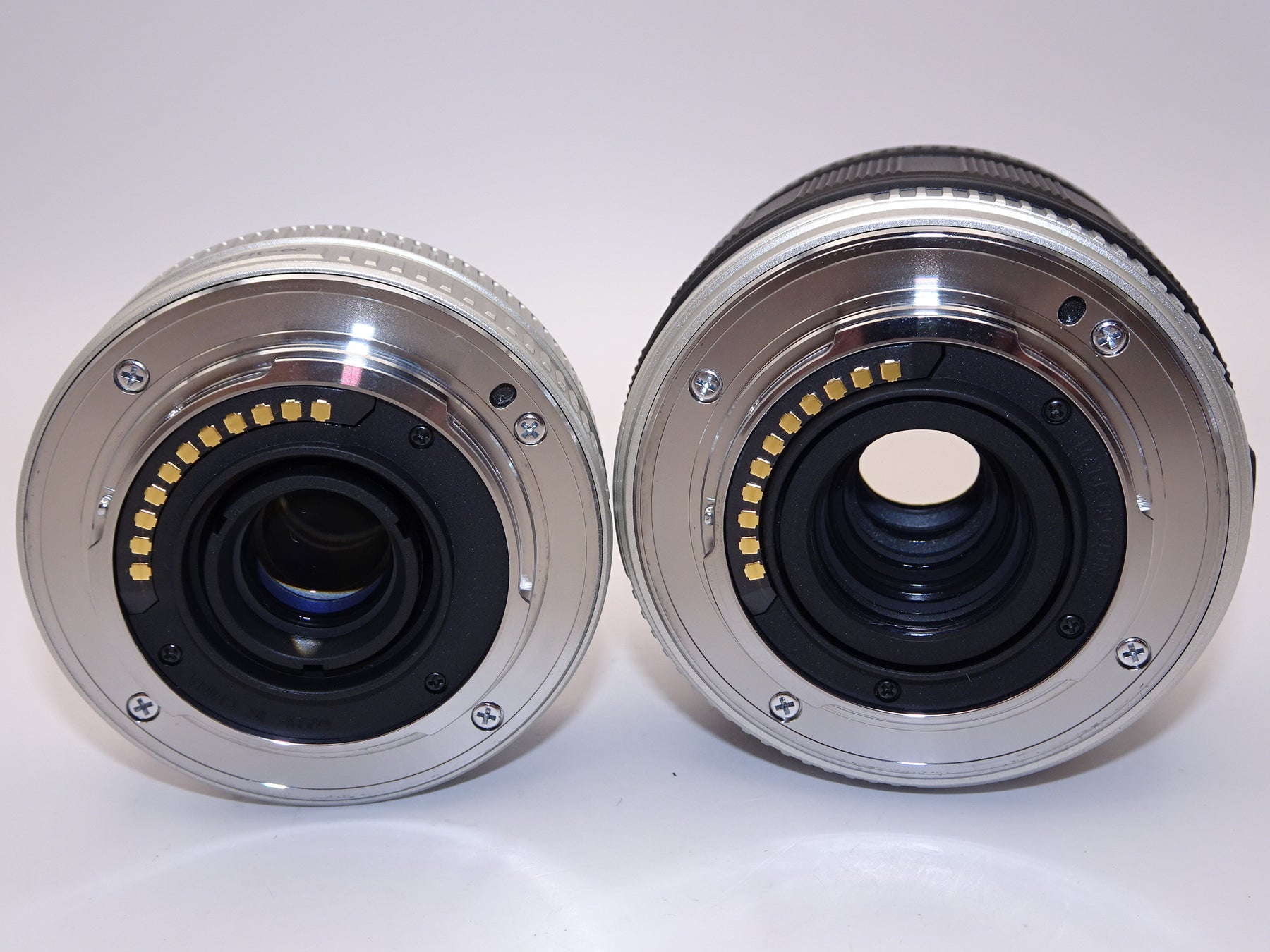 【外観特上級】OLYMPUS ミラーレス一眼 E-P1 ツインレンズキット シルバー E-P1 TKIT-SLV