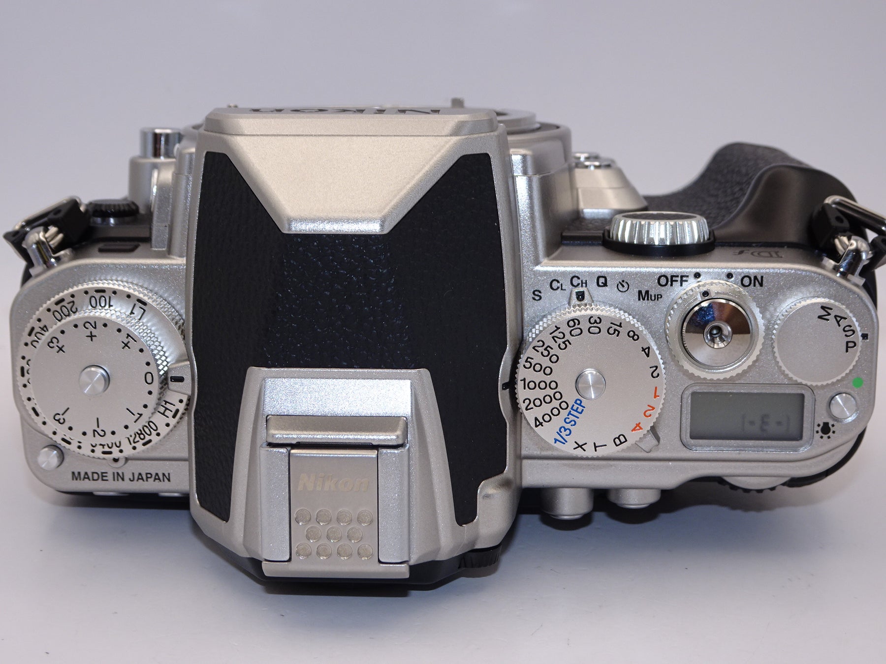 【ほぼ新品】Nikon デジタル一眼レフカメラ Df シルバーDFSL