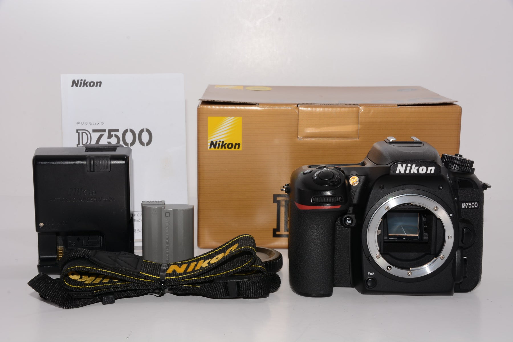 【外観特上級】Nikon デジタル一眼レフカメラ D7500 ボディ ブラック