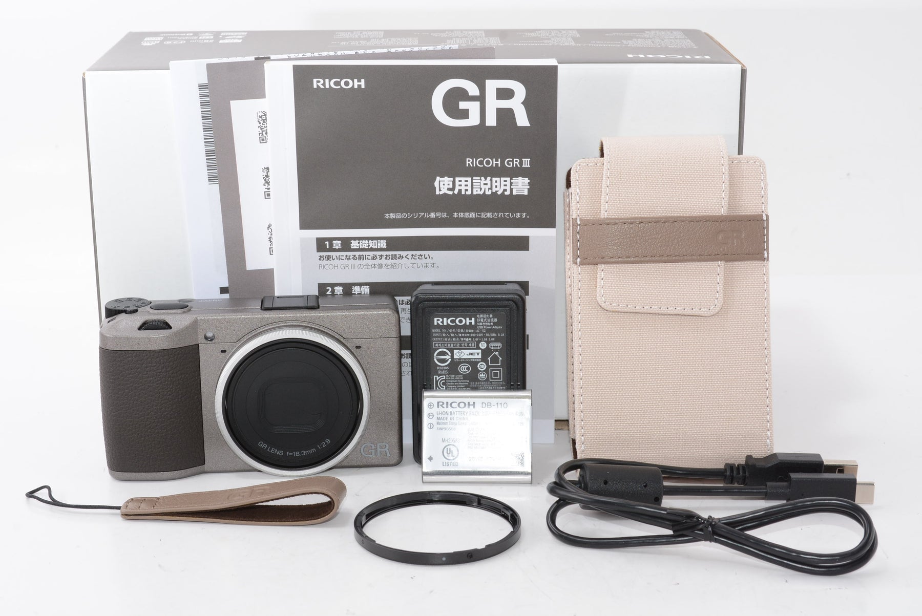 【開封済未使用品】RICOH GR III Diary Edition メタリックウォームグレー デジタルカメラ 【焦点距離 28mm / 24.2M APS-Cサイズ大型CMOSセンサー搭載/最強のスナップシュータ― / 約0.8秒 高速起動/高速ハイブリッドAF/高解像・高コントラスト GRレンズ / 3軸・4段 手ぶれ補正機構 SR】 GRIII GR3