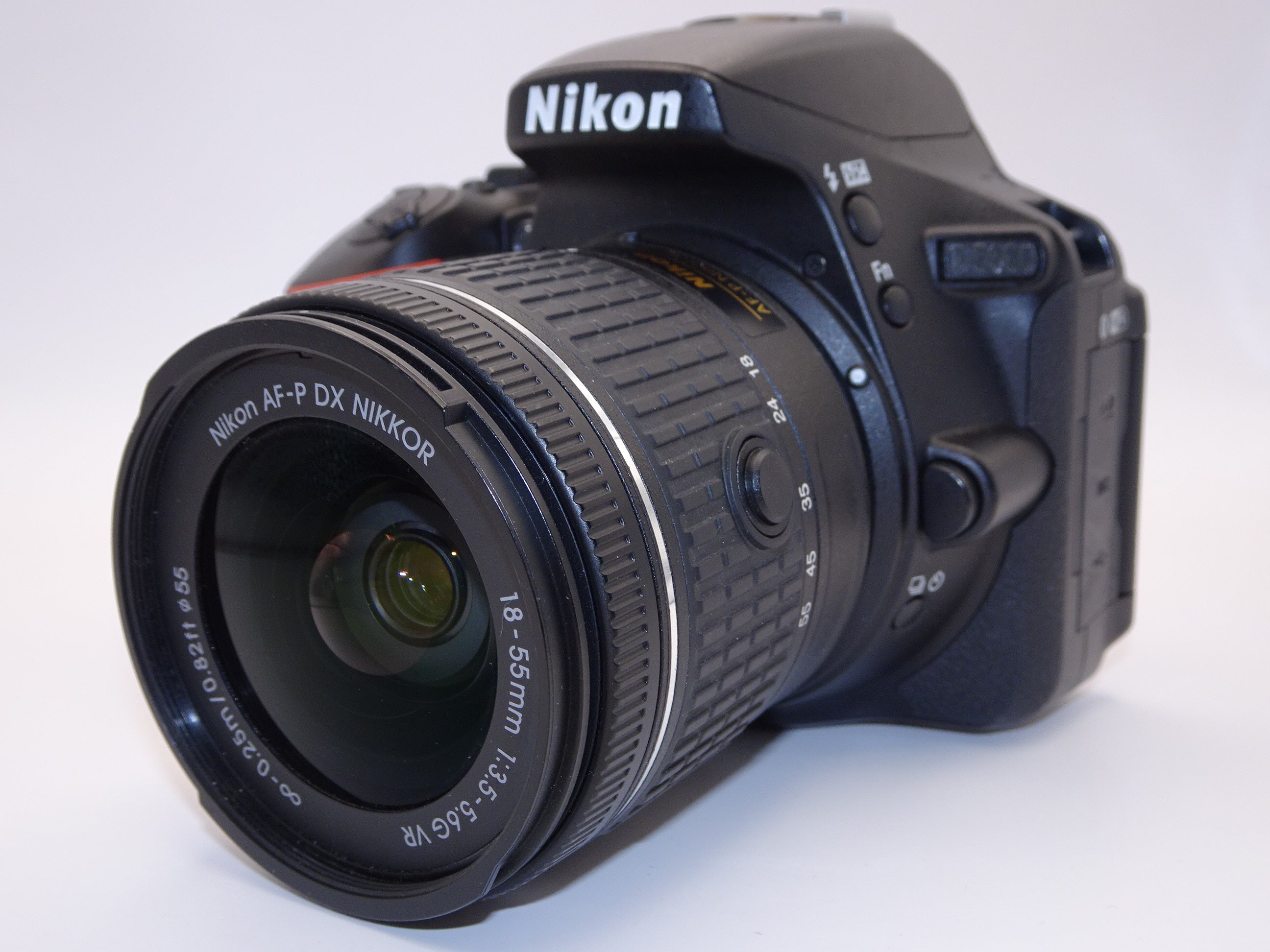 外観特上級】Nikon デジタル一眼レフカメラ D5600 AF-P 18-55 VR