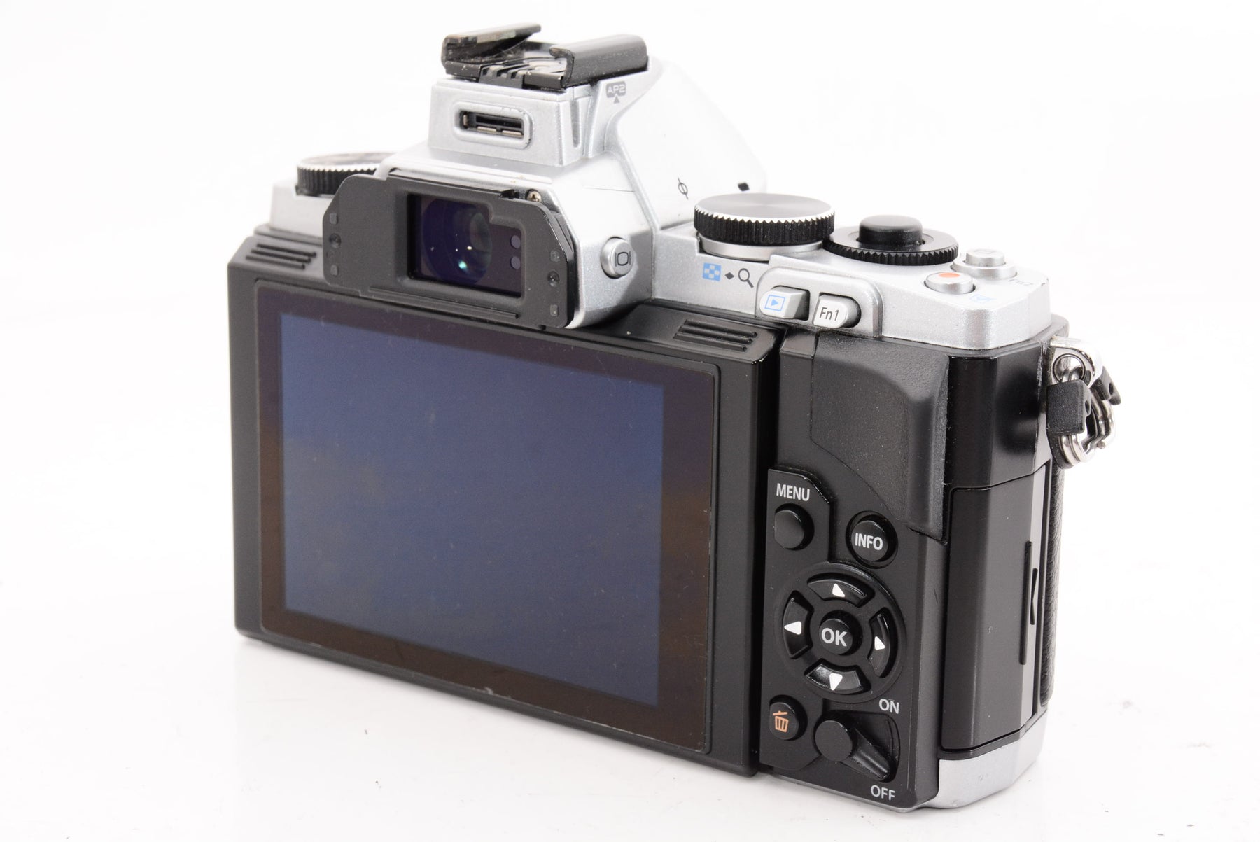 【外観特上級】OLYMPUS ミラーレス一眼 OM-D E-M5 ボディ シルバー 1605万画素 防塵 防滴 OM-D E-M5 BODY SLV