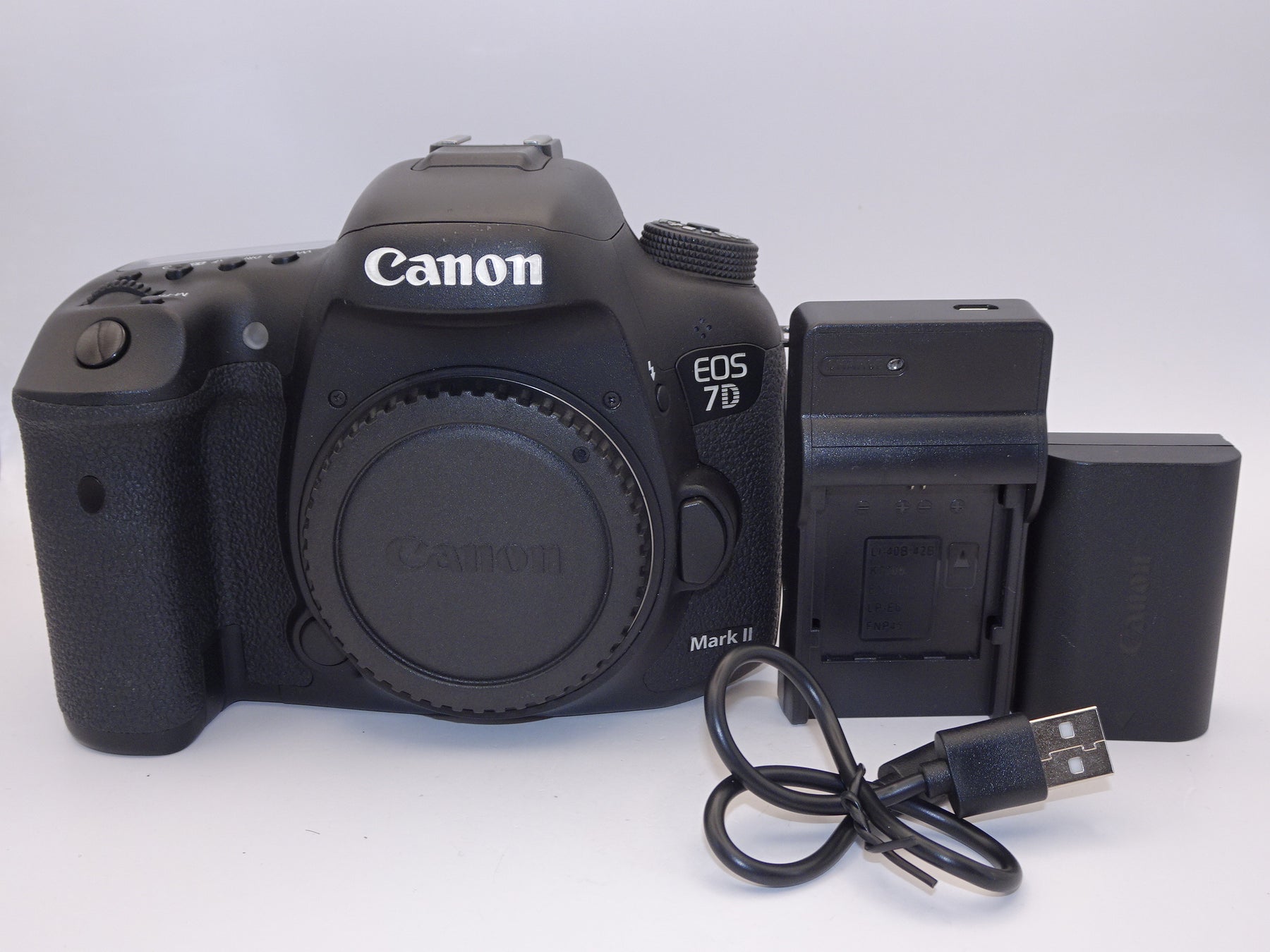 【外観特上級】Canon デジタル一眼レフカメラ EOS 7D Mark IIボディ EOS7DMK2