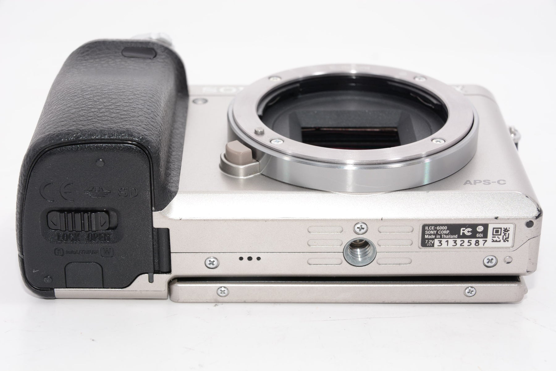 【オススメ】SONY ミラーレス一眼 α6000 ボディ シルバー ILCE-6000 S