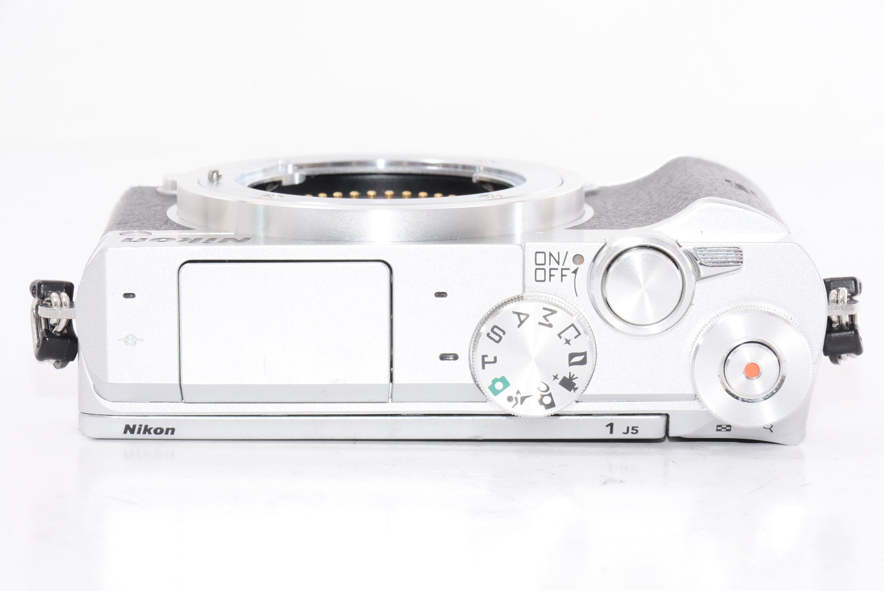 【外観特上級】Nikon ミラーレス一眼 Nikon1 J5 ボディ シルバー J5SL