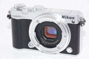 【外観並級】Nikon ミラーレス一眼 Nikon1 J5 ダブルレンズキット シルバー