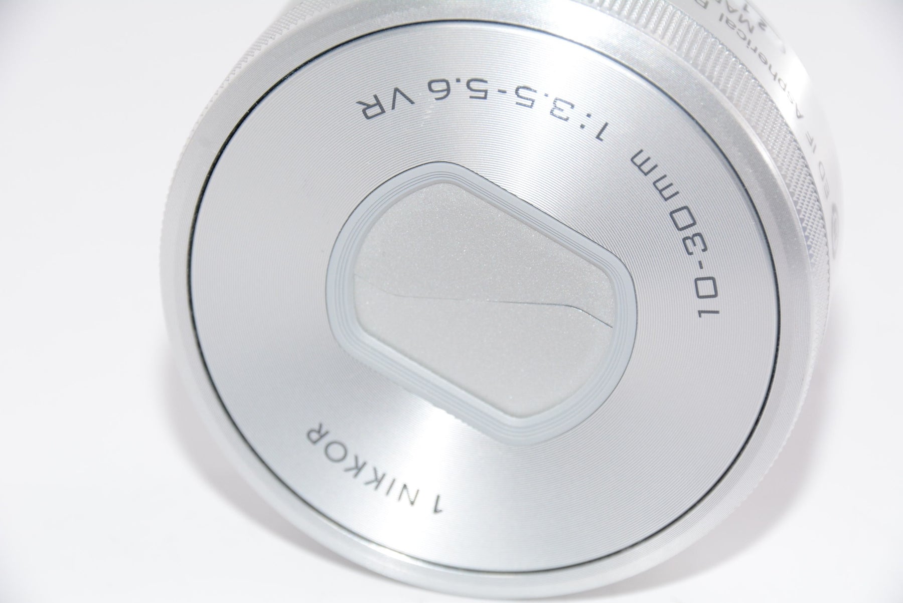 【外観特上級】Nikon 標準ズームレンズ1 NIKKOR VR 10-30mm f/3.5-5.6 PD-ZOOM シルバー