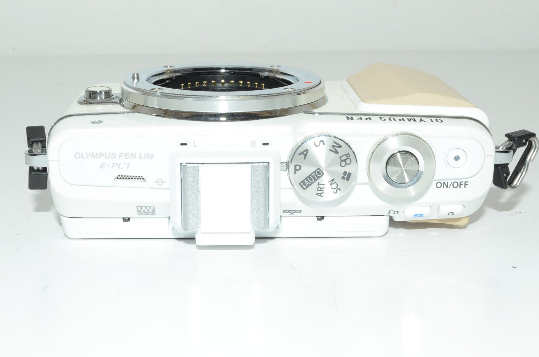 【外観特上級】OLYMPUS PEN E-PL7 ボディ ホワイト ミラーレス一眼 PEN E-PL7 BODY WHT