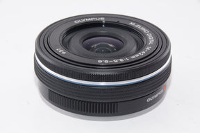 【外観特上級】OLYMPUS 電動式パンケーキズームレンズ M.ZUIKO DIGITAL ED 14-42mm F3.5-5.6 EZ BLK