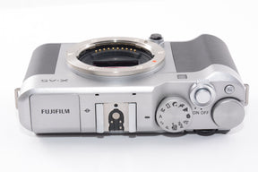 【外観特上級】FUJIFILM ミラーレス一眼 X-A5シルバー X-A5-S