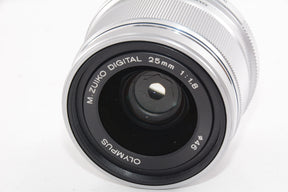 【外観特上級】OLYMPUS M.ZUIKO DIGITAL 25mm F1.8 シルバー マイクロフォーサーズ用 単焦点レンズ