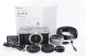 【ほぼ新品】富士フイルム(FUJIFILM) ミラーレス一眼カメラ X-E5 レンズキット(XF23) シルバー F X-E5LK-23-S JP 日英二言語モデル