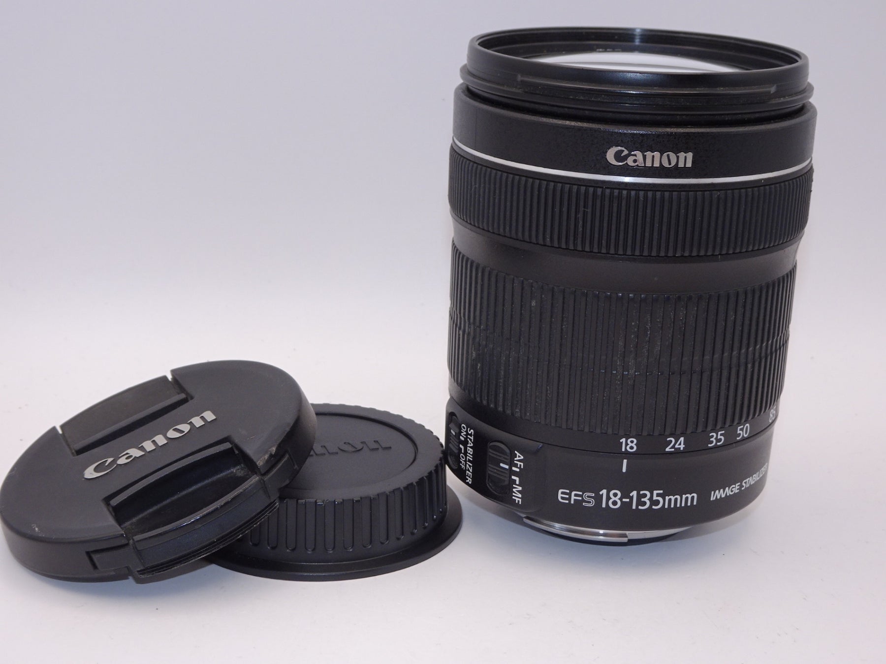 【外観特上級】Canon 標準ズームレンズ EF-S18-135mm F3.5-5.6 IS STM