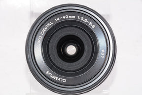 【外観特上級】OLYMPUS 電動式パンケーキズームレンズ M.ZUIKO DIGITAL ED 14-42mm F3.5-5.6 EZ BLK