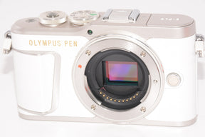 【外観並級】OLYMPUS ミラーレス一眼カメラ PEN E-PL9 レンズキット ホワイト