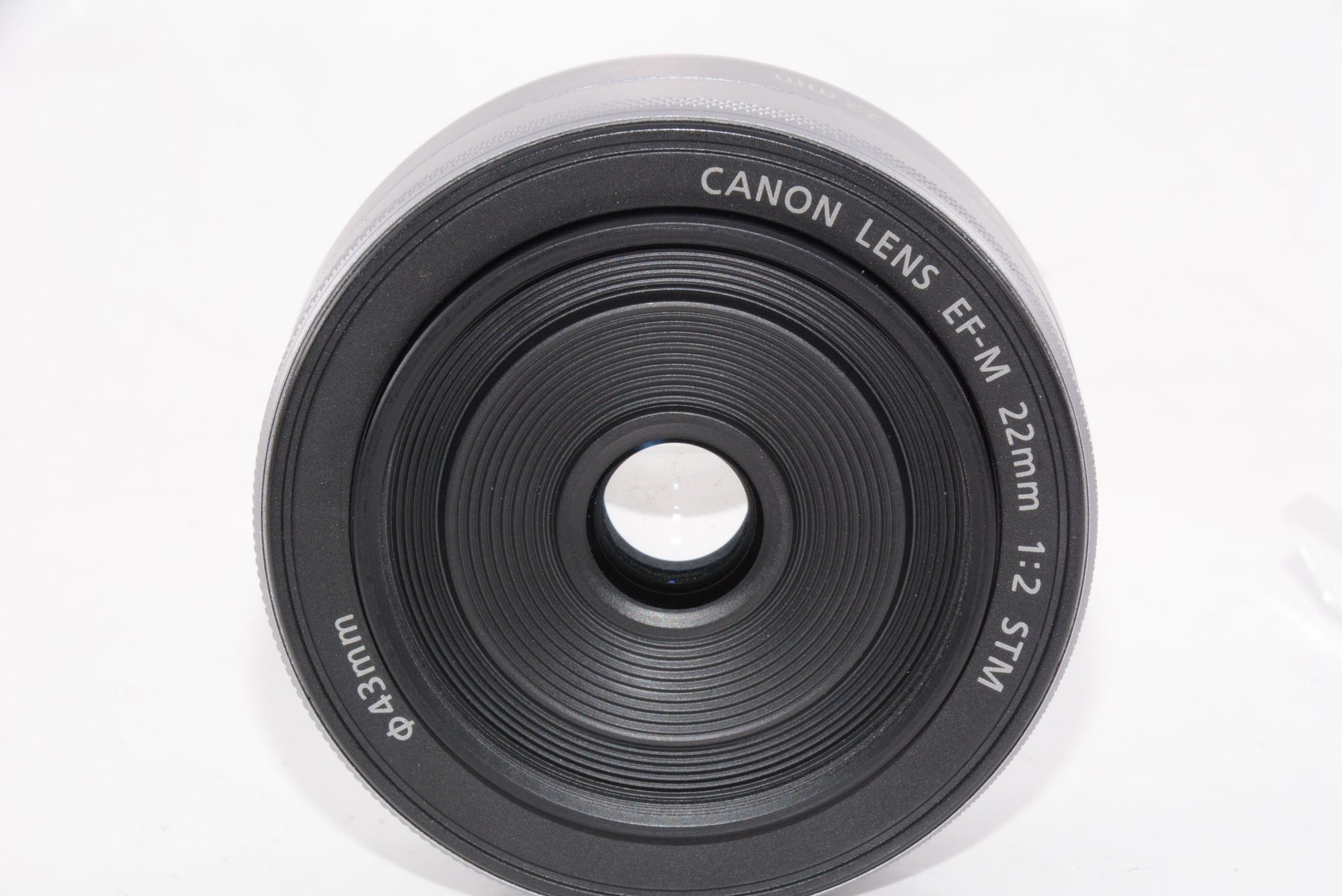 【外観並級】Canon 単焦点広角レンズ EF-M22mm F2 STM シルバー ミラーレス一眼対応 EF-M222STMSL