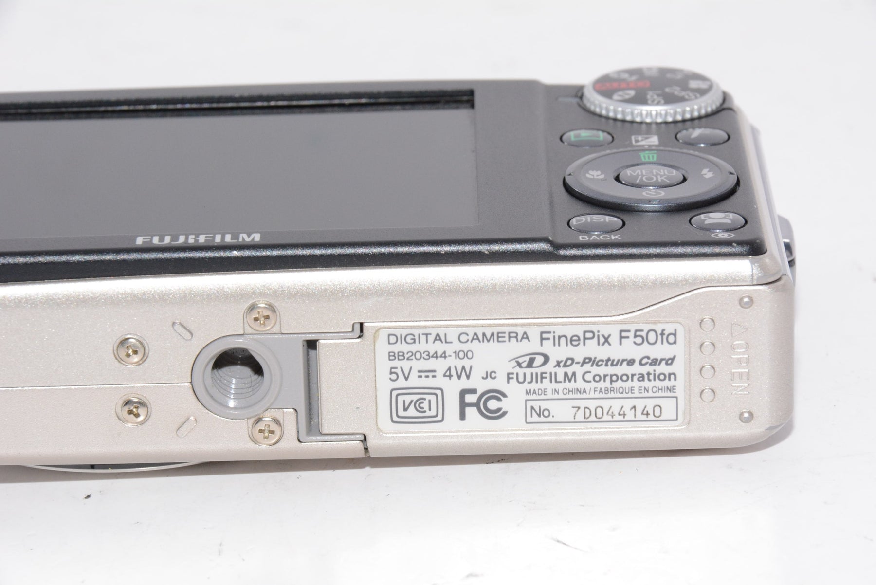 【外観特上級】FUJIFILM デジタルカメラ FinePix F50fd シルバー FX-F50FD