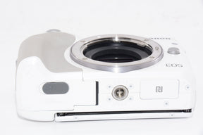 【外観特上級】Canon ミラーレス一眼カメラ EOS M3 ボディ(ホワイト) EOSM3WH-BODY