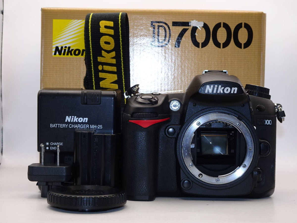 【外観特上級】Nikon デジタル一眼レフカメラ D7000 ボディー