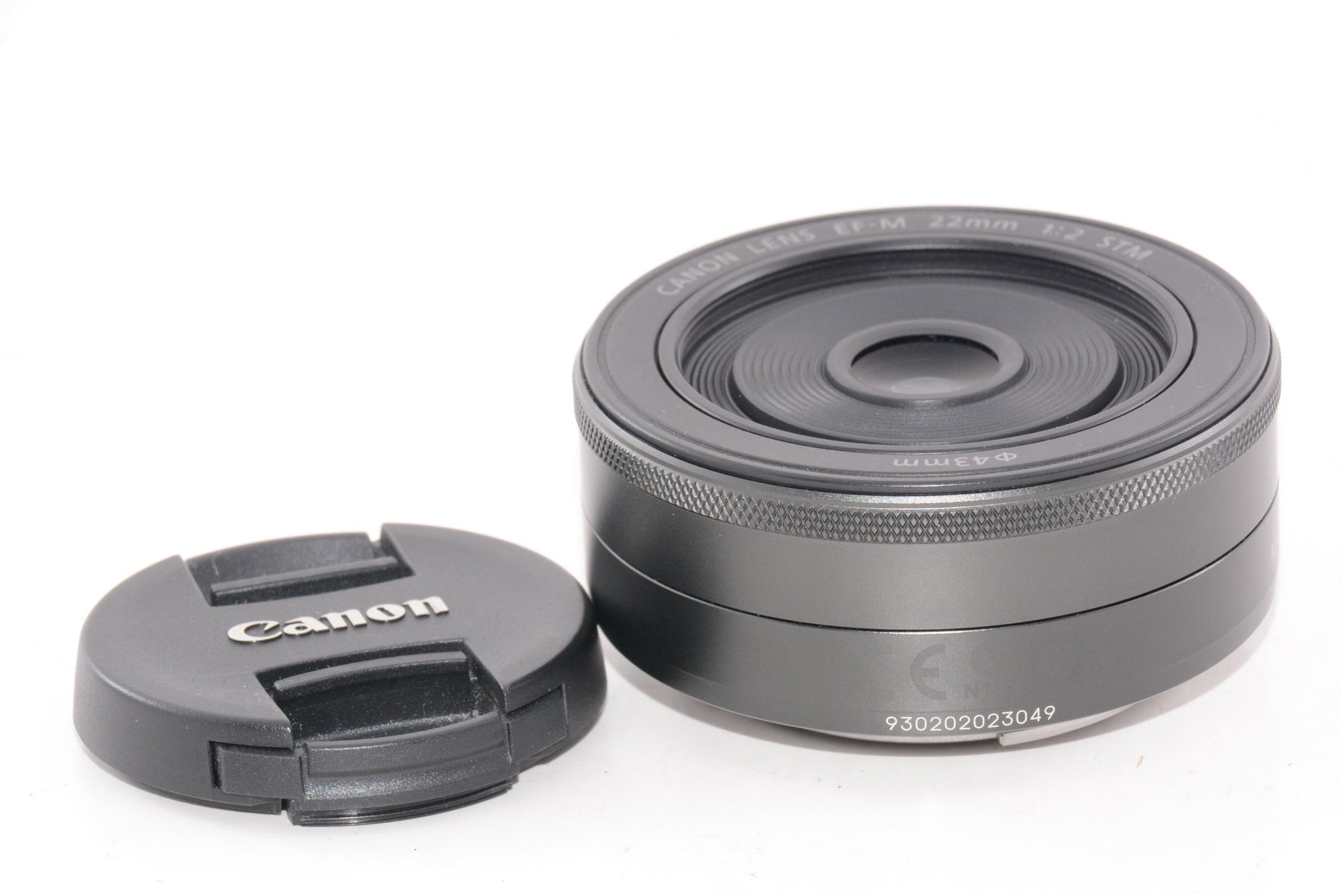 【外観特上級】Canon 単焦点広角レンズ EF-M22mm F2 STM シルバー ミラーレス一眼対応 EF-M222STMSL