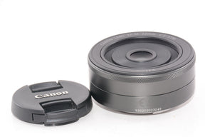 【外観特上級】Canon 単焦点広角レンズ EF-M22mm F2 STM シルバー ミラーレス一眼対応 EF-M222STMSL