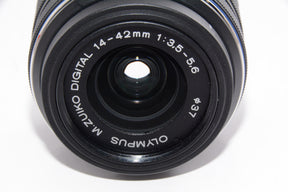【外観並級】OLYMPUS 標準ズームレンズ M.ZUIKO DIGITAL 14-42mm F3.5-5.6 II R ブラック